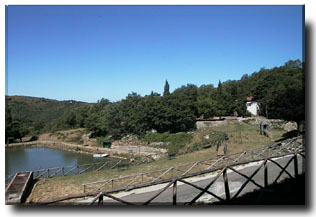 LAGO1.jpg (26552 bytes)
